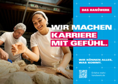 KI generiert: Das Bild zeigt zwei Personen, die Brotteig kneten, mit dem Slogan "WIR MACHEN KARRIERE MIT GEFÜHL." im Kontext des Handwerks.